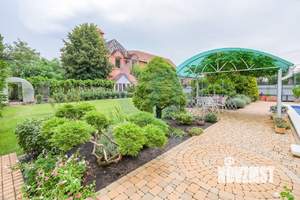 Дом 472м&sup2;, 2-этажный, участок 10 сот.  