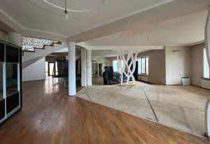 Дом 450м&sup2;, 2-этажный, участок 10 сот.  