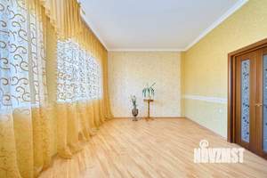Дом 208м², 2-этажный, участок 8 сот.  