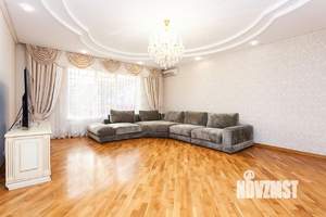 Дом 240м&sup2;, 3-этажный, участок 5 сот.  