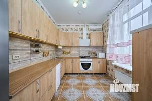 Дом 235м², 3-этажный, участок 10 сот.  