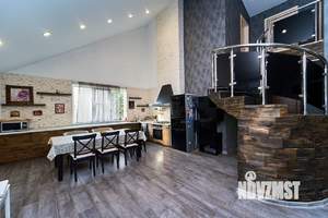 Дом 211м&sup2;, 3-этажный, участок 3 сот.  