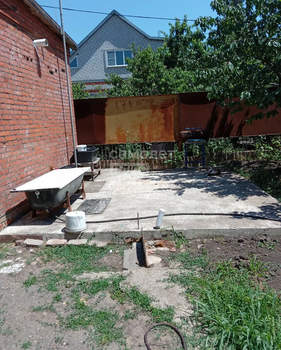 Дом 330м&sup2;, 3-этажный, участок 6 сот.  