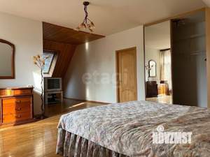 Дом 290м&sup2;, 3-этажный, участок 8 сот.  