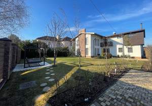 Дом 356м&sup2;, 3-этажный, участок 12 сот.  