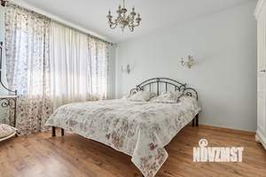 Дом 360м&sup2;, 3-этажный, участок 16 сот.  