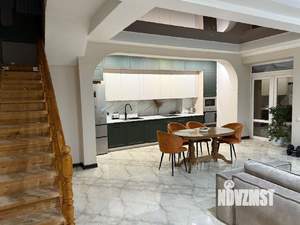 Дом 180м&sup2;, 2-этажный, участок 4 сот.  