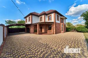 Дом 242м&sup2;, 2-этажный, участок 7 сот.  