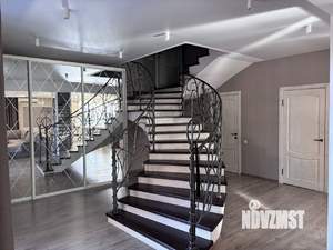 Дом 297м&sup2;, 2-этажный, участок 7 сот.  