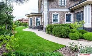 Дом 800м&sup2;, 3-этажный, участок 15 сот.  