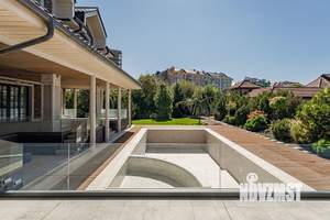 Дом 800м², 3-этажный, участок 15 сот.  