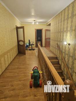 Дом 300м², 2-этажный, участок 10 сот.  