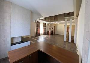 Дом 227м&sup2;, 3-этажный, участок 4 сот.  