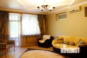 Дом 336м&sup2;, 2-этажный, участок 7 сот.  