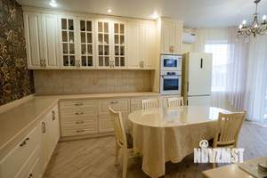 Дом 175м&sup2;, 2-этажный, участок 6 сот.  