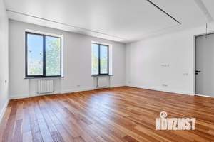 Дом 440м&sup2;, 3-этажный, участок 6 сот.  