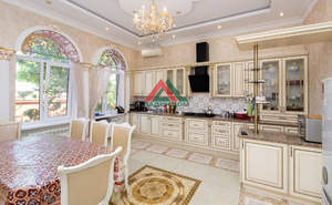 Дом 650м&sup2;, 5-этажный, участок 6 сот.  