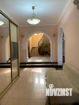 Коттедж 270м&sup2;, 2-этажный, участок 12 сот.  