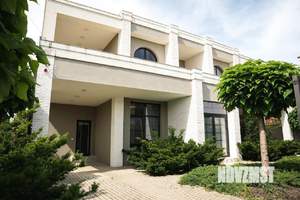 Дом 407м&sup2;, 2-этажный, участок 10 сот.  