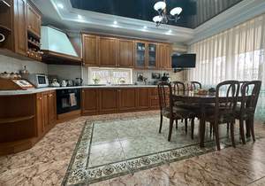 Дом 480м², 3-этажный, участок 6 сот.  