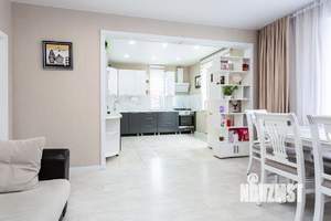 Дом 304м&sup2;, 2-этажный, участок 10 сот.  