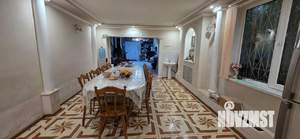 Дом 427м&sup2;, 2-этажный, участок 3 сот.  