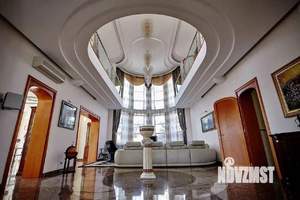 Дом 650м², 3-этажный, участок 30 сот.  