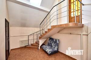 Дом 300м&sup2;, 3-этажный, участок 6 сот.  