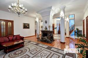 Дом 565м&sup2;, 2-этажный, участок 8 сот.  