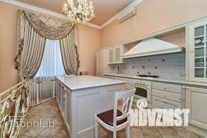 Дом 600м², 3-этажный, участок 6 сот.  