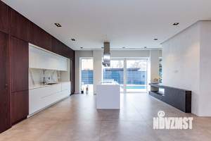 Дом 410м&sup2;, 2-этажный, участок 7 сот.  