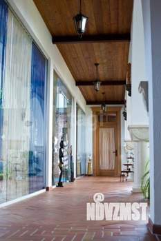 Дом 892м², 2-этажный, участок 19 сот.  