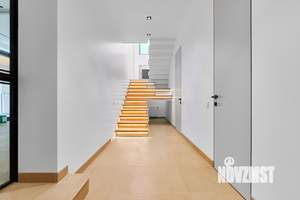 Дом 440м&sup2;, 3-этажный, участок 6 сот.  