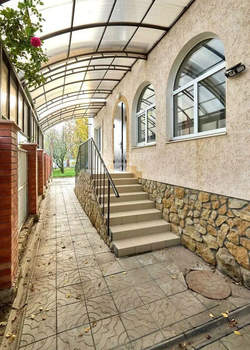 Дом 333м&sup2;, 3-этажный, участок 8 сот.  