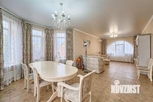 Дом 235м&sup2;, 3-этажный, участок 10 сот.  