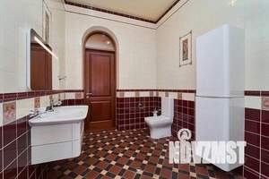 Дом 600м&sup2;, 3-этажный, участок 6 сот.  