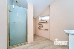 Дом 215м&sup2;, 2-этажный, участок 3 сот.  