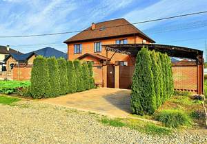 Дом 290м&sup2;, 3-этажный, участок 10 сот.  