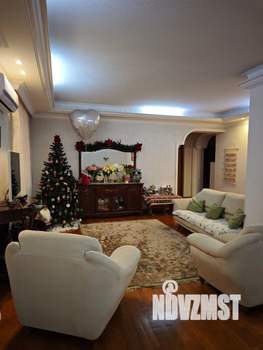 Дом 393м&sup2;, 2-этажный, участок 5 сот.  