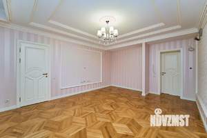 Дом 569м&sup2;, 3-этажный, участок 8 сот.  