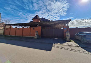 Дом 879м&sup2;, 2-этажный, участок 12 сот.  