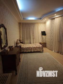 Дом 393м&sup2;, 2-этажный, участок 5 сот.  