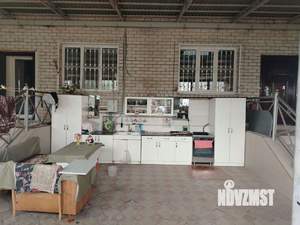 Дом 1000м&sup2;, 2-этажный, участок 12 сот.  