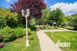 Дом 425м&sup2;, 2-этажный, участок 8 сот.  