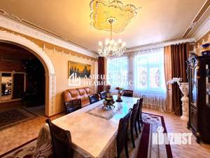 Дом 289м&sup2;, 2-этажный, участок 4 сот.  