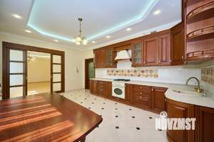 Дом 267м&sup2;, 2-этажный, участок 6 сот.  