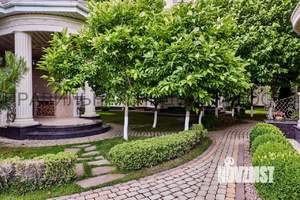 Дом 800м&sup2;, 2-этажный, участок 16 сот.  