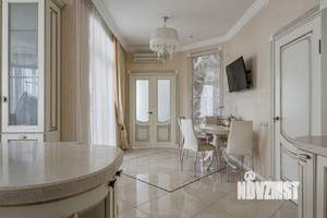 Дом 370м&sup2;, 2-этажный, участок 9 сот.  