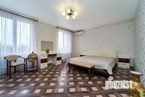 Дом 183м&sup2;, 3-этажный, участок 3 сот.  