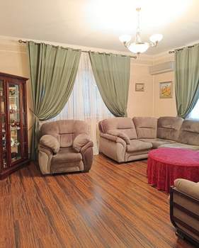 Дом 180м&sup2;, 2-этажный, участок 3 сот.  